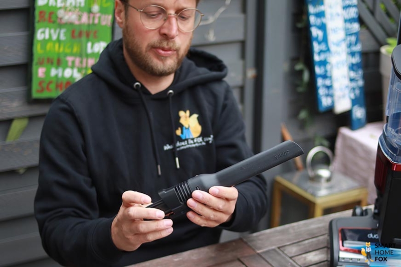 You can see the crevice tool of the Shark Anti Hair Flexology.